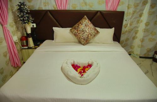 Dhunar Gaon Resort | HOA Resorts - Mountain View with Infinity Pool