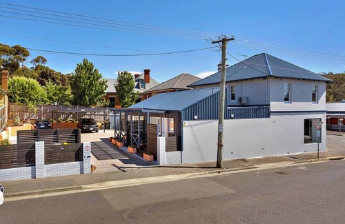 North Hobart Apartment | Hobart Character Scenic Views in Bustling Locale