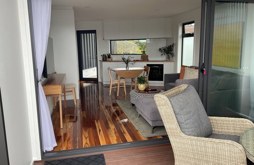 Rosny Apartment | Hobart views, privacy, 6 minute drive to CBD