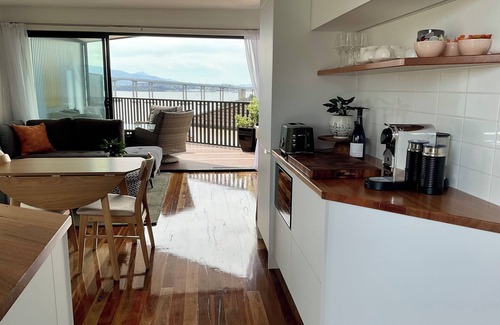 Rosny Apartment | Hobart views, privacy, 6 minute drive to CBD