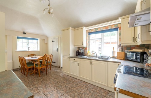 Hadleigh House | Holbecks House by Group Retreats