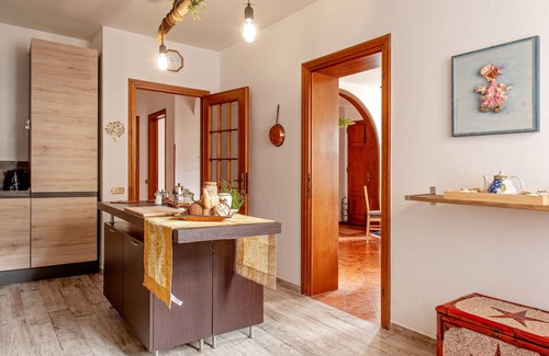 Asciano Pisano House | Holiday Home 'Casa Zito' with Mountain View, Private Terrace and Wi-Fi