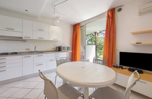 Pieve Vecchia Apartment | Holiday Apartment 'Lago Blu' with Lake View, Terrace & Shared Garden