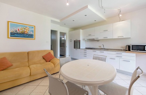 Pieve Vecchia Apartment | Holiday Apartment 'Lago Blu' with Lake View, Terrace & Shared Garden