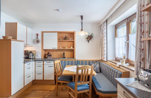 Bruck am Ziller Apartment | Holiday Apartment "Gästehaus Gisela 2" with Mountain View, Shared Garden & Wi-Fi