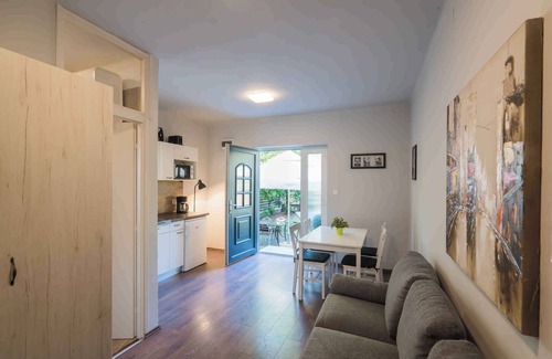 Siofok Aranypart Apartment | Holiday apartment completely renovated, only 110 m from the beach