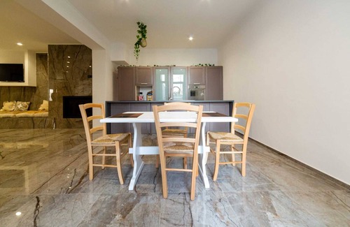 Trepuzzi Apartment | Holiday Apartment "Dimora Mazzapinta" with Shared Pool, Private Terrace & Wi-Fi