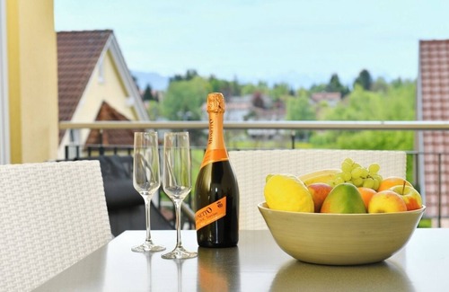 Enzisweiler Apartment | Holiday Apartment 'Dinkelbach Landhaus 1 A Charmant' with Lake View, Balcony and Wi-Fi