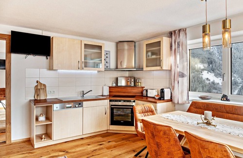 Landeck Apartment | Holiday Apartment "Erna" with Mountain View, Shared Terrace & Wi-Fi