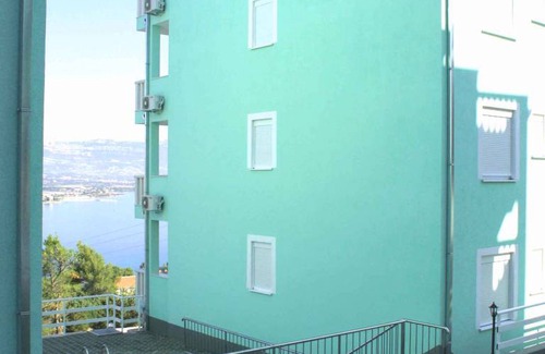 Arbanija Apartment | Holiday apartment with pool and sea view