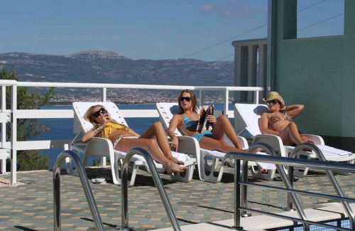 Arbanija Apartment | Holiday apartment with pool and sea view