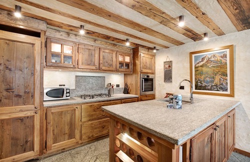 Morgex Apartment | Holiday Apartment "Il Cuore Della Valdigne" with Mountain View, Balcony & Wi-Fi