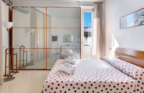 Naples Apartment | Holiday Apartment "Incanto House" with 4 Balconies & Wi-Fi