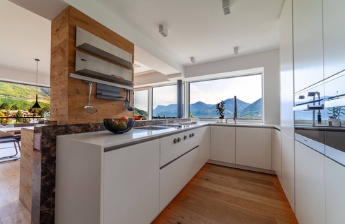 Merano Apartment | Holiday Apartment "Levita Living Anima" with Mountain View and Two Sunny Balconies