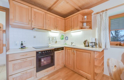 Wackersberg Apartment | Holiday Apartment "Morgenrot" with Mountain View, Balcony & Garden