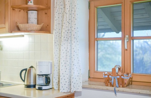 Wackersberg Apartment | Holiday Apartment "Morgenrot" with Mountain View, Balcony & Garden