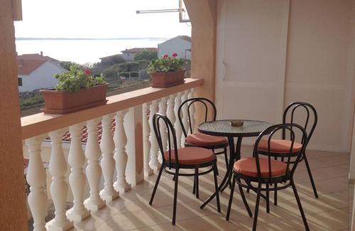 Rtina Apartment | Holiday apartment mit Klimaanlage und Balkon