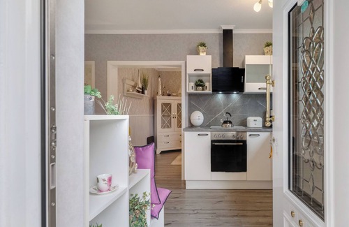 Kurrenberg Apartment | Holiday Apartment 'Moselburgblick' with Mountain View and Wi-Fi