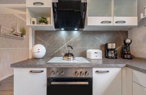 Kurrenberg Apartment | Holiday Apartment 'Moselburgblick' with Mountain View and Wi-Fi