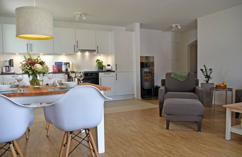 Weissensberg Apartment | Holiday Apartment 'Quartier Wellant' with Private Terrace, Private Garden and Wi-Fi