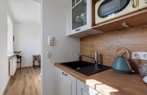 Oxenbronn Apartment | Holiday Apartment 'Romantika - Fewo Og Links' with Shared Garden, Balcony and Wi-Fi
