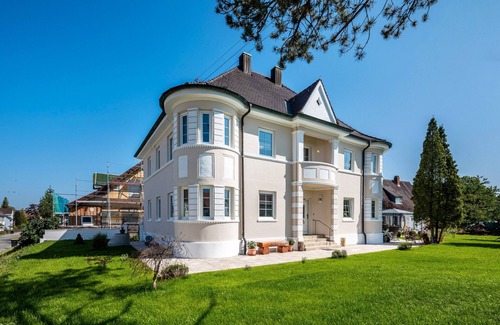 Oxenbronn Apartment | Holiday Apartment 'Romantika - Fewo Og Links' with Shared Garden, Balcony and Wi-Fi