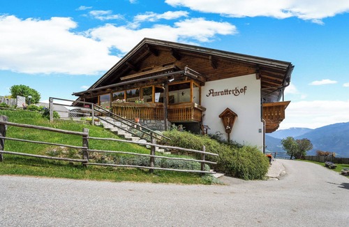 Spinga Apartment | Holiday Apartment 'Schwalbennest' with Mountain View, Wi-Fi, Balcony and Garden