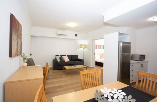 Northbridge Apartment | Holiday Apartment with Pool and WiFi
