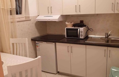 Mihotici Apartment | Holiday apartment with terrace and pool