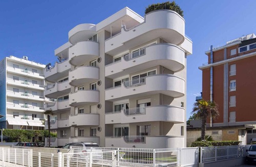 Fogliano Marina Apartment | Holiday apartment with balcony and air conditioning