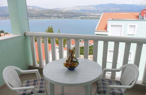 Arbanija Apartment | Holiday apartment with pool and sea view