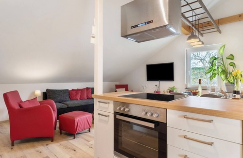 Leiselheim Apartment | Holiday Apartment 'Kirsche' with Shared Terrace, Shared Garden and Wi-Fi