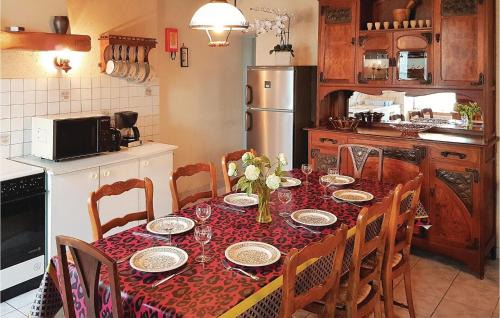 Le Cloitre-Saint-Thegonnec House | Holiday Home Rue Du Calvaire