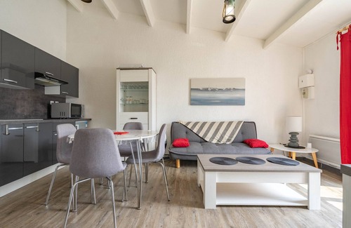 Le Grand-Village-Plage House | Holiday Home "Pied à Terre" with Private Terrace