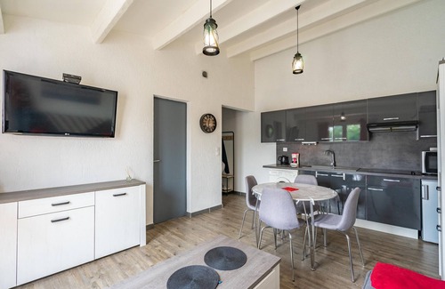 Le Grand-Village-Plage House | Holiday Home "Pied à Terre" with Private Terrace