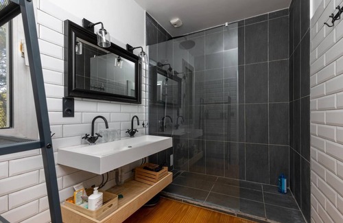 Saint-Martin-de-Seignanx House | Holiday Home 'Espace, Luxe, Calme Et Nature' with Mountain View and Air Conditioning