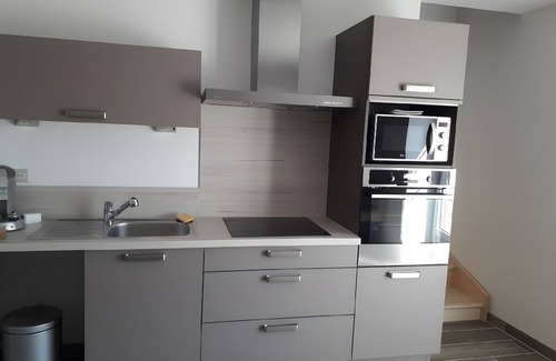 Vendenesse-sur-Arroux House | Holiday Home 'Chez Le Petit Claude' with Private Terrace, Private Garden and Wi-Fi