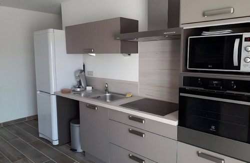 Vendenesse-sur-Arroux House | Holiday Home 'Chez Le Petit Claude' with Private Terrace, Private Garden and Wi-Fi