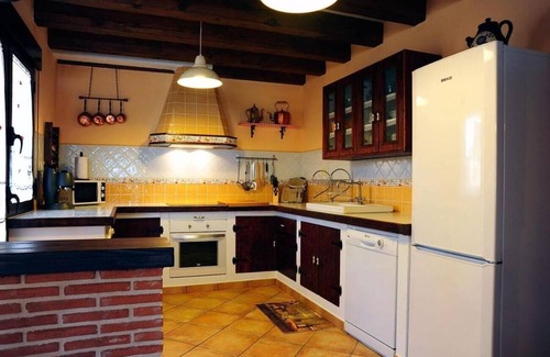 Aldehuela del Rincon House | Holiday Home 'El Valle De La Mantequilla' with Mountain View, Private Terrace and Wi-Fi