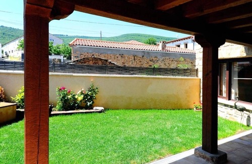 Aldehuela del Rincon House | Holiday Home 'El Valle De La Mantequilla' with Mountain View, Private Terrace and Wi-Fi