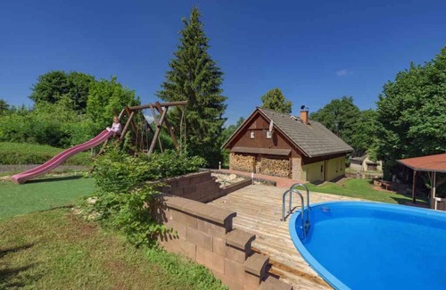 Roztoky u Jilemnice House | Holiday home with outdoor swimming pool