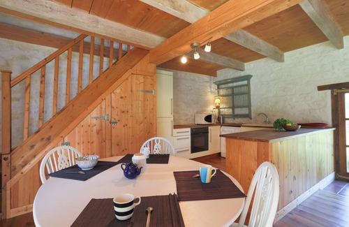 Pommerit-le-Vicomte House | Holiday Home 'Longère De La Croix Blanche' with Private Garden