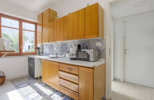 Isola delle Femmine House | Holiday Home 'Villa Le 2 Palme' with Sea View, Wi-Fi and Air Conditioning