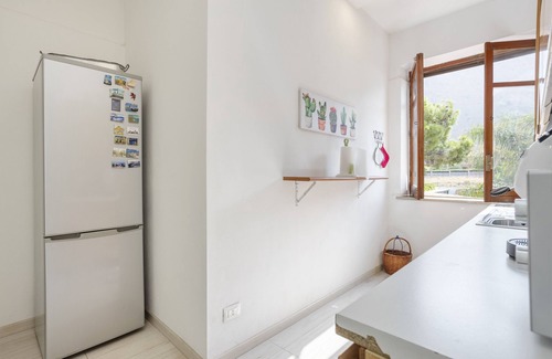 Isola delle Femmine House | Holiday Home 'Villa Le 2 Palme' with Sea View, Wi-Fi and Air Conditioning