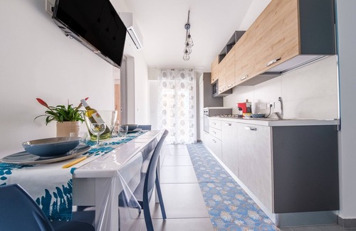 Fondachello House | Holiday Home 'Alba's Home - Kandinsky' with Private Terrace, Wi-Fi and Air Conditioning