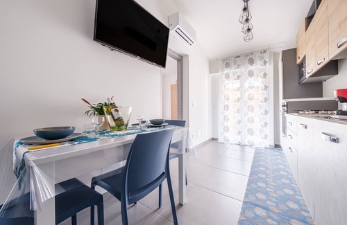 Fondachello House | Holiday Home 'Alba's Home - Kandinsky' with Private Terrace, Wi-Fi and Air Conditioning