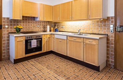 Urach House | Holiday Home "Altes Pfarrhaus" with Private Garden & Wi-Fi