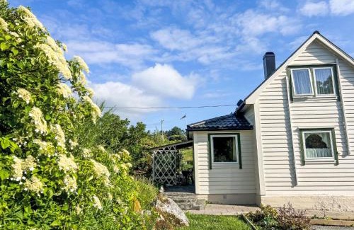 Vinnes House | Holiday Home Bjørkeneset by Interhome
