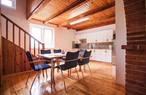 Dabrowno House | Holiday Home by Dabrowa Wielka Lake