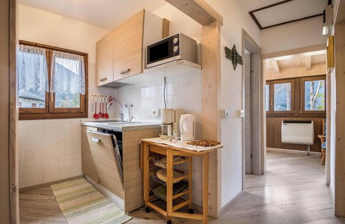 Pur House | Holiday Home "Camilla" with Lake Views, Garden & Wi-Fi